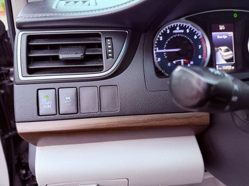 Used 2016 Toyota Camry XLE image 16