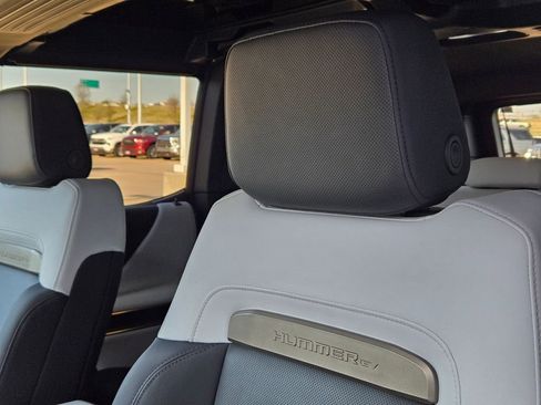 Used 2025 GMC Hummer EV 3X w/ LPO, Illumination Package image 12