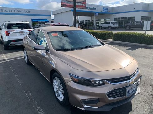 Used 2018 Chevrolet Malibu LT FWD image 4