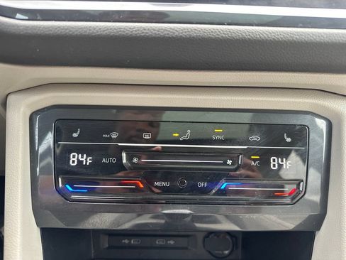 Used 2022 Volkswagen Tiguan SE w/ Panoramic Sunroof Package FWD image 18
