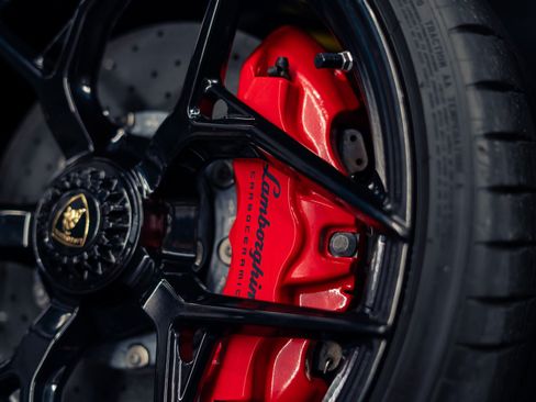 Used 2018 Lamborghini Huracan Performante AWD/4WD image 19