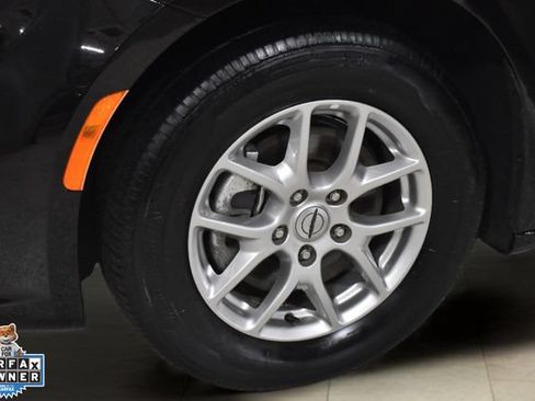 Certified 2024 Chrysler Pacifica Touring-L FWD image 38