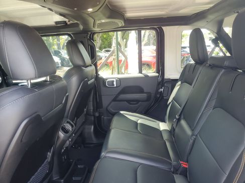 Used 2024 Jeep Wrangler Unlimited Sahara w/ Safety Group AWD/4WD image 10