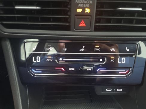 New 2026 Volkswagen Jetta SE FWD image 30