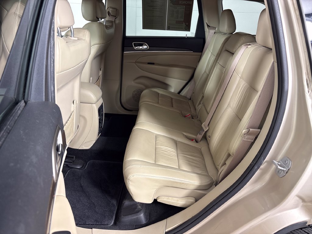 Used 2015 Jeep Grand Cherokee Limited w/ Trailer Tow Group IV RWD image 32