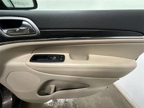 Used 2019 Jeep Grand Cherokee Limited image 22