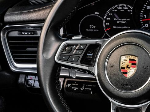Used 2019 Porsche Panamera image 16