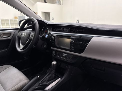 Used 2015 Toyota Corolla LE image 24