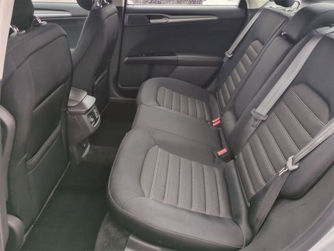 Used 2014 Ford Fusion SE image 18