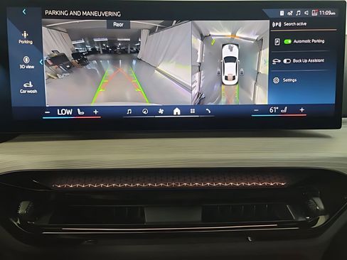 Used 2025 BMW 230i Coupe w/ Convenience Package image 15