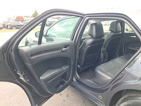 Used 2016 Chrysler 300 C image 10