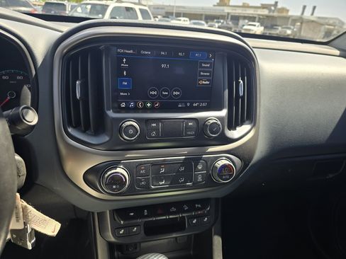 Used 2022 Chevrolet Colorado Z71 w/ Z71 Midnight Edition image 12