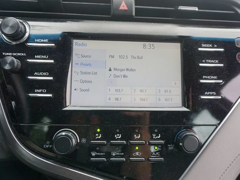 Used 2018 Toyota Camry LE FWD image 9