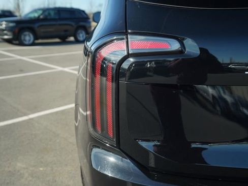 Used 2024 Kia Telluride EX w/ EX Captain's Chair Package image 42