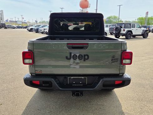Used 2022 Jeep Gladiator Sport AWD/4WD image 6