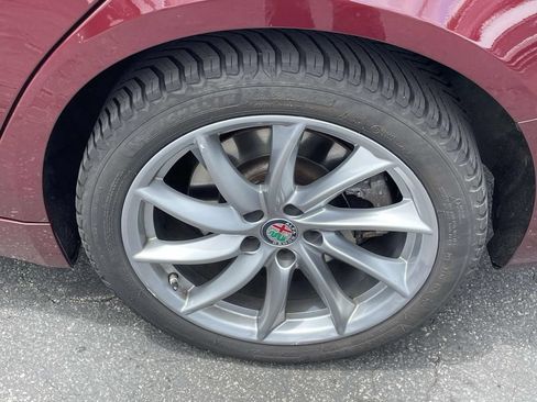 Used 2017 Alfa Romeo Giulia AWD image 9