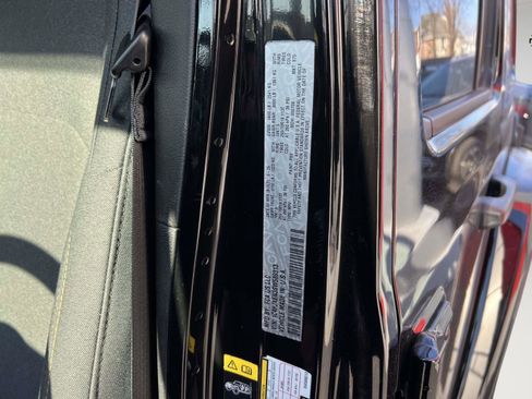 Used 2025 Jeep Wrangler Sahara image 19