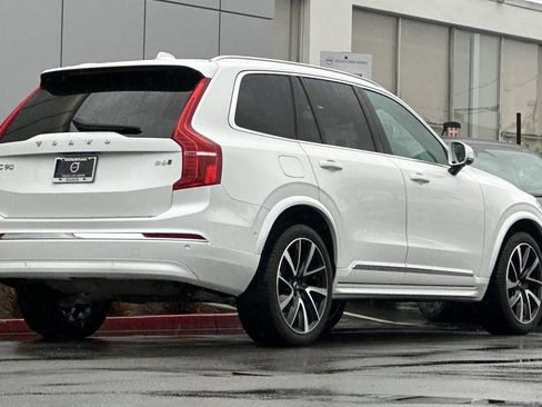 Used 2023 Volvo XC90 B6 Plus image 2