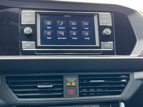 Used 2024 Volkswagen Jetta SE image 21