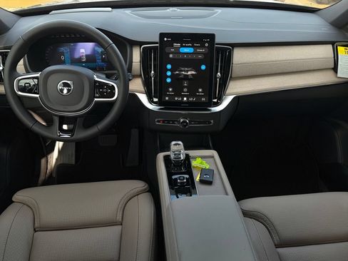 New 2026 Volvo XC90 T8 Ultra w/ Protection Package Premier AWD/4WD image 11