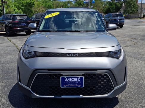 Used 2023 Kia Soul LX w/ Option Group 015 FWD image 2