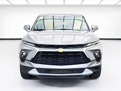 Used 2025 Chevrolet Blazer LT FWD image 2