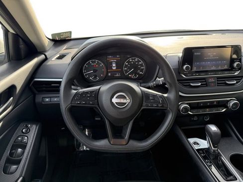 Used 2023 Nissan Altima 2.5 S image 14