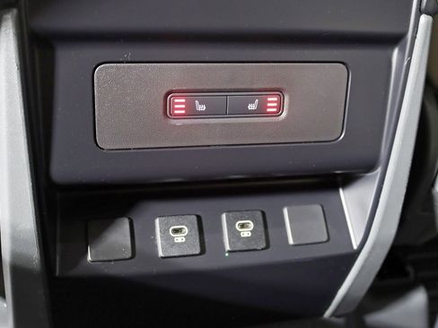 Used 2023 Land Rover Defender 110 SE AWD/4WD image 28