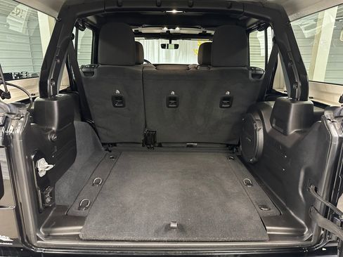 Used 2022 Jeep Wrangler Unlimited Sahara image 21