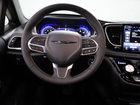 New 2026 Chrysler Pacifica Select image 18