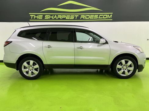 Used 2017 Chevrolet Traverse LT w/ Style and Technology Package FWD image 11