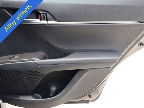 Used 2021 Toyota Camry SE FWD image 11