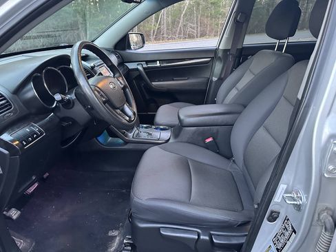 Used 2013 Kia Sorento LX w/ Convenience Pkg AWD/4WD image 16
