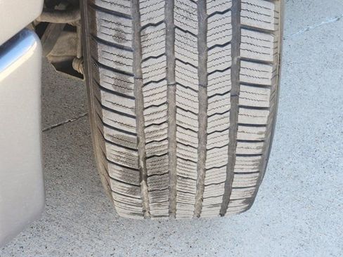 Used 2018 Nissan Titan SV w/ SV Convenience Package image 19