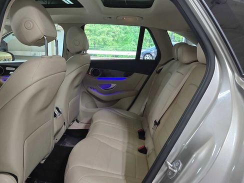 Used 2020 Mercedes-Benz GLC 300 4MATIC image 16