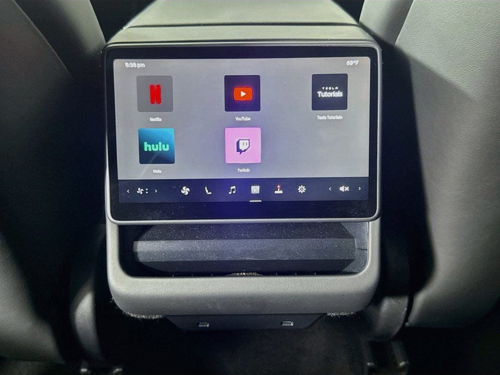 Used 2026 Tesla Model Y AWD image 27