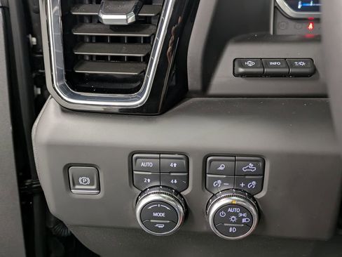 Used 2024 GMC Sierra 2500 Denali Ultimate image 20