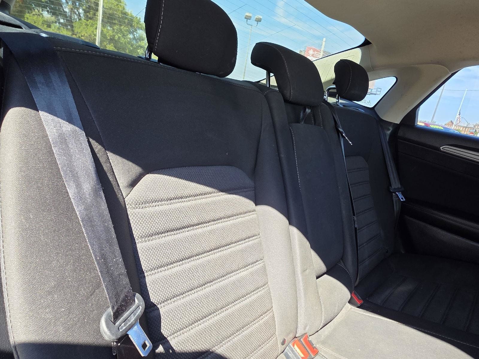 Used 2020 Ford Fusion SE FWD image 29