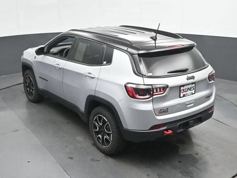 Used 2025 Jeep Compass Trailhawk w/ Trailer Tow Group AWD/4WD image 38