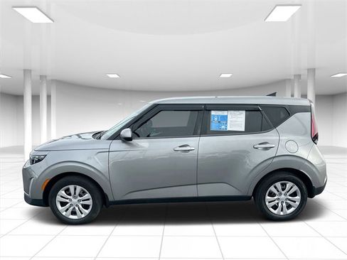 Certified 2023 Kia Soul LX image 7