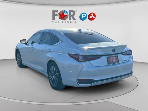 Used 2019 Lexus ES 300h image 3