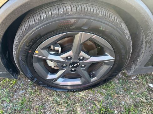 Used 2025 Kia K4 LXS image 31