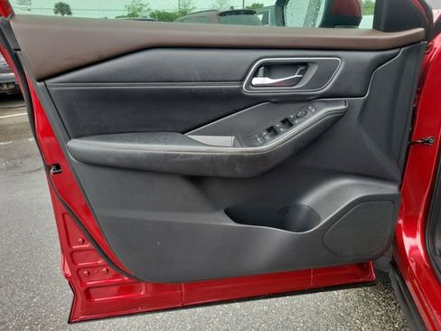 Used 2021 Nissan Rogue SV w/ Premium Package image 18