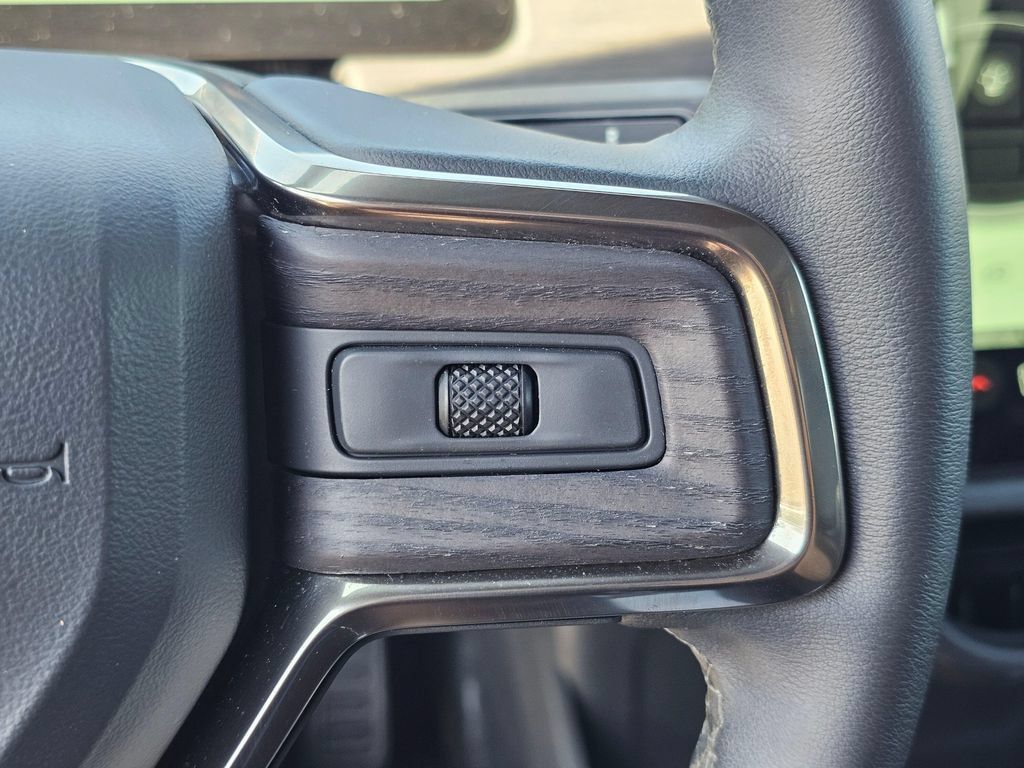 Used 2025 Rivian R1S Adventure Dual AWD/4WD image 31