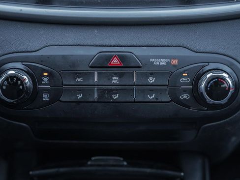 Used 2017 Kia Sorento LX image 19