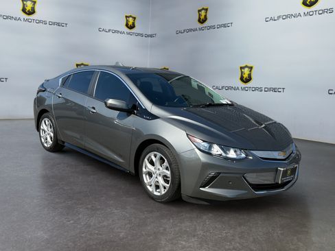 Used 2017 Chevrolet Volt Premier w/ Driver Confidence II Package FWD image 7
