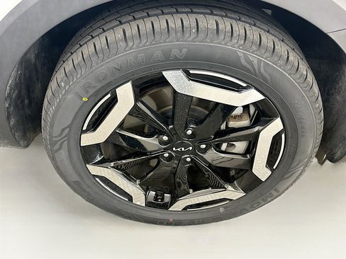 Used 2025 Kia Telluride S image 11