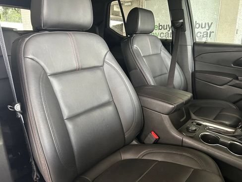 Used 2023 Chevrolet Traverse RS FWD image 24