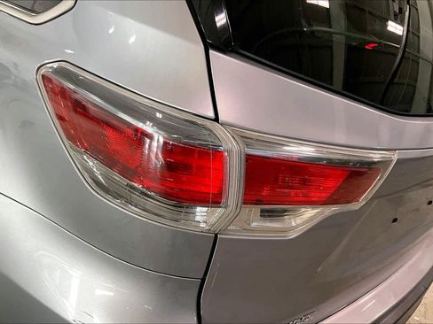 Used 2014 Toyota Highlander XLE image 27