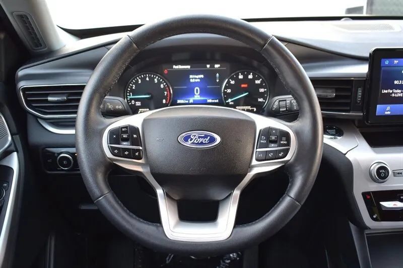 Used 2024 Ford Explorer XLT w/ Equipment Group 202A AWD/4WD image 14